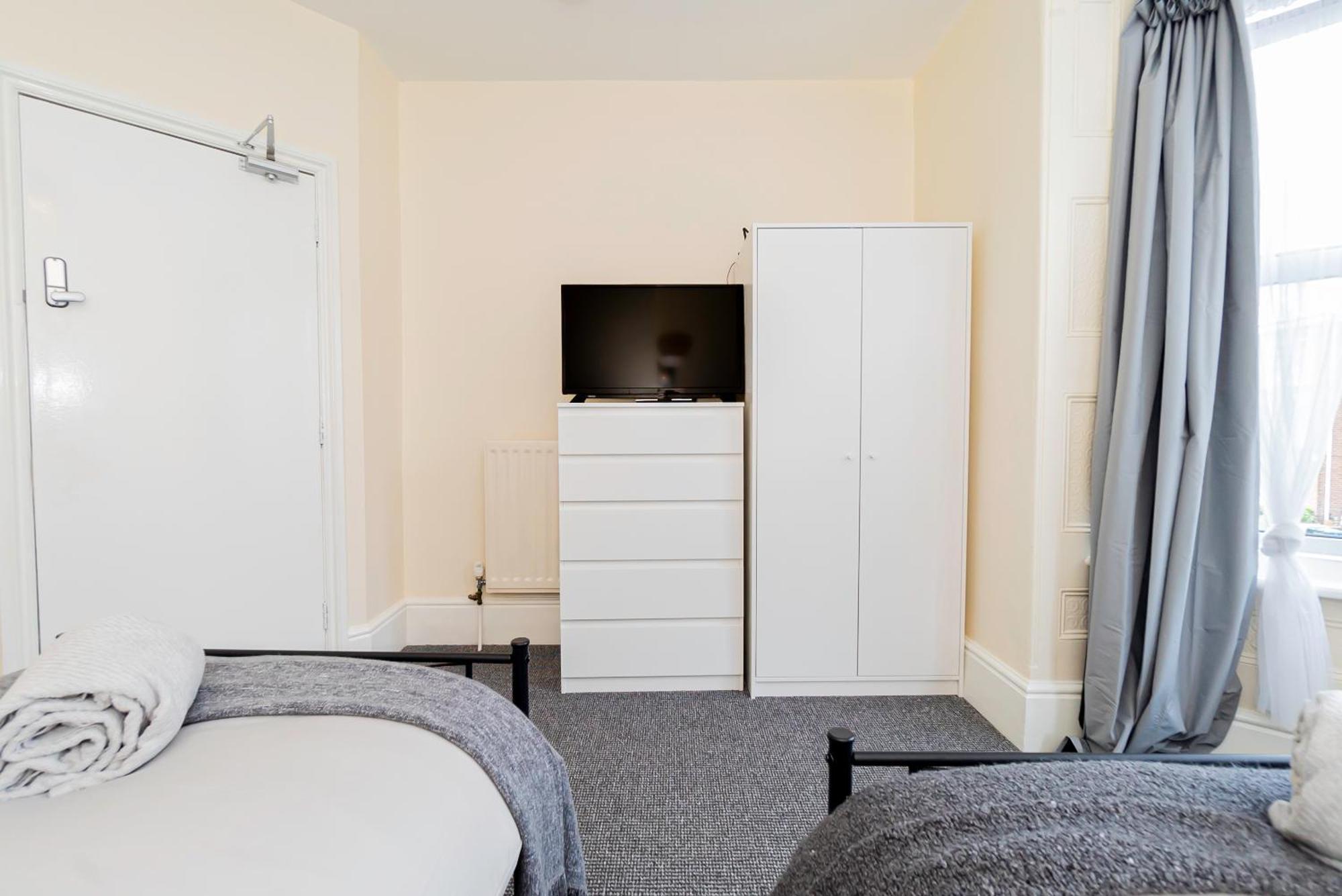 Shirley House 5, Guest House, Self Catering, Self Check In With Smart Locks, Use Of Fully Equipped Kitchen, Close To City Centre, Ideal For Longer Stays And Fawley Contractors Southampton Esterno foto
