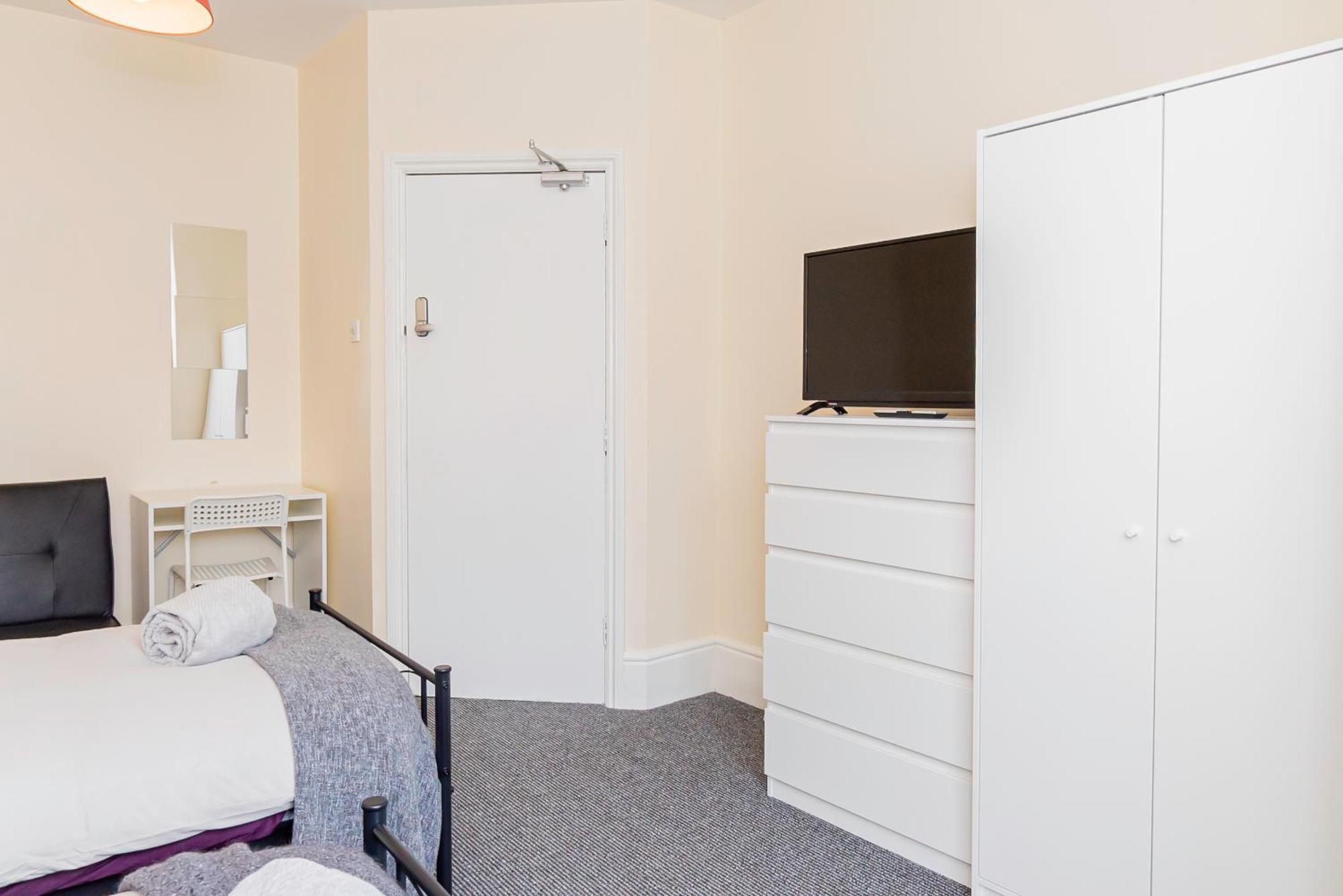 Shirley House 5, Guest House, Self Catering, Self Check In With Smart Locks, Use Of Fully Equipped Kitchen, Close To City Centre, Ideal For Longer Stays And Fawley Contractors Southampton Esterno foto